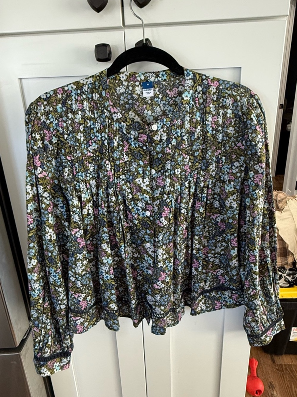 Old Navy Olive Floral Pintuck Button-Front Blouse